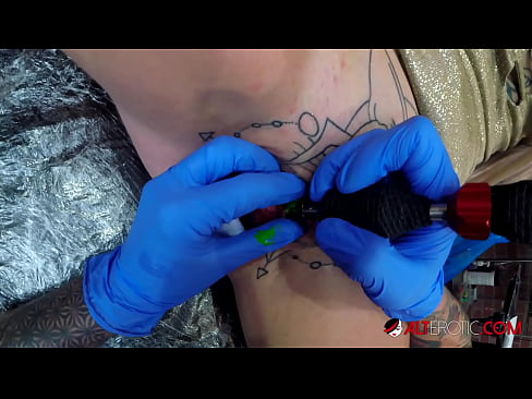 ❤️ Ekstreem tattooed hottie Sully Savage krige in tattoo op har klitoris Pornofideo by ús fy.creditme.top ❤